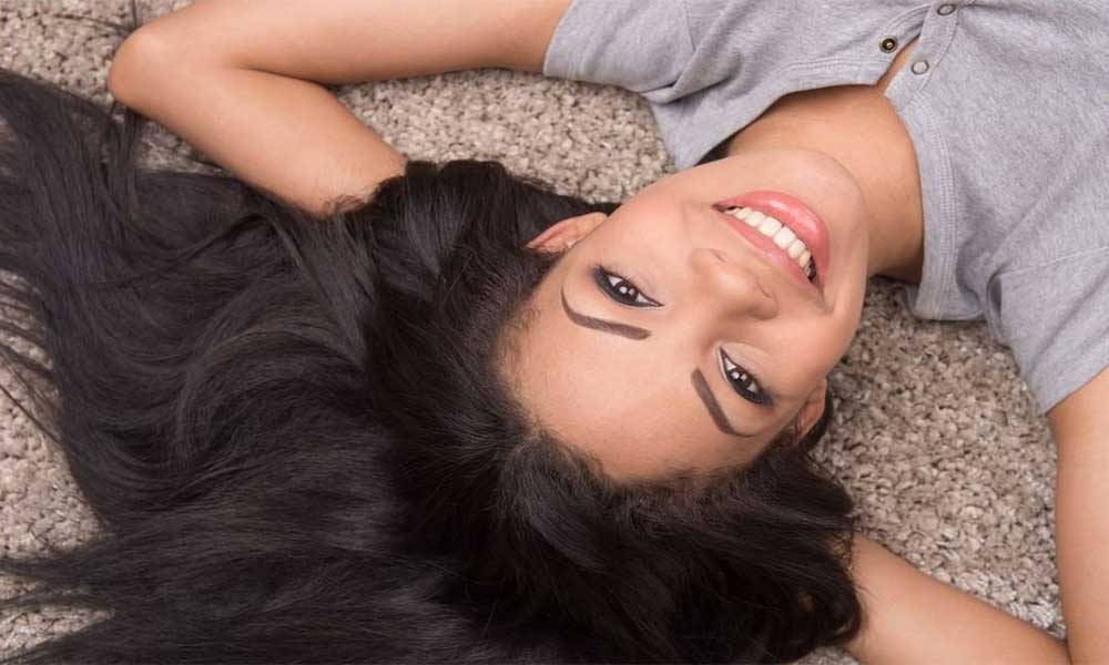 hair-dye-girl-in-carpet